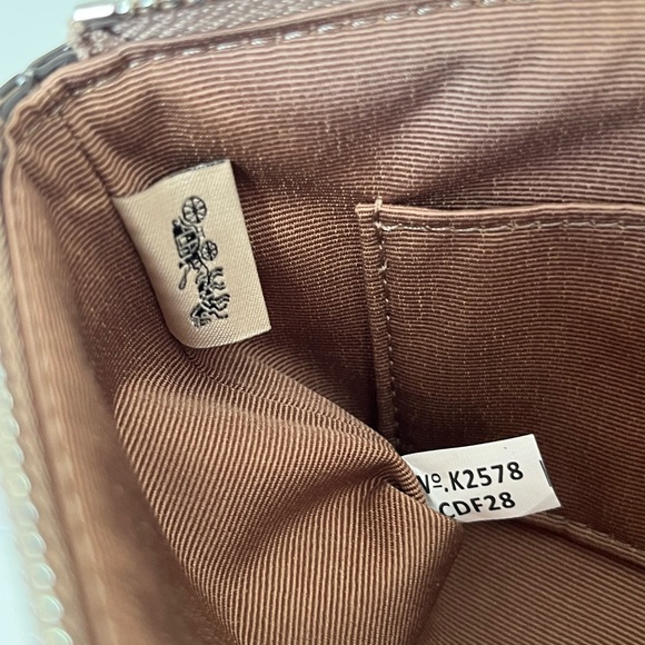 Coach wristlet🎈🎈 - Picture 6 of 7